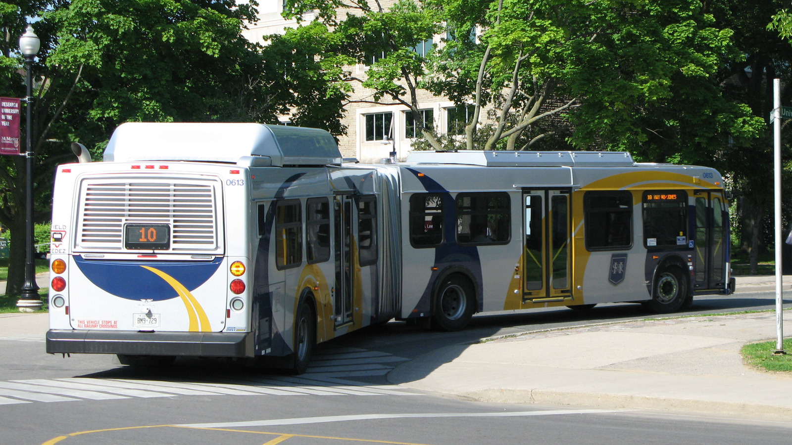 Joyrider ขโมยรถบัสประจำเมือง ขับตามเส้นทาง และปฏิเสธไม่ให้ผู้ที่มีบัตรโดยสารหมดอายุ